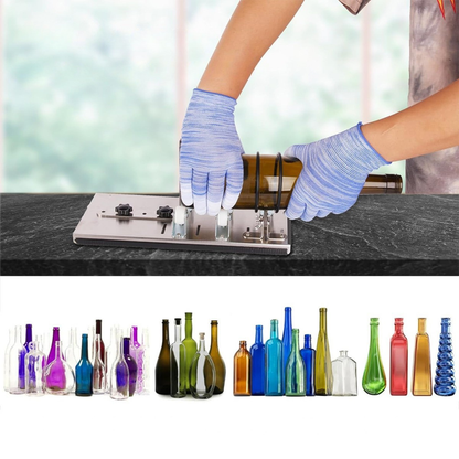 glasflaschenschneider in nutzung, handschuhe beim schneiden, diy projekt, verschiedene glasflaschen, bunte flaschen, kreative wiederverwendung